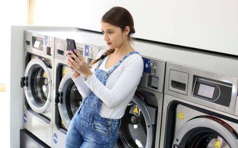 Transitioning from Coin to Card Payment Systems in Your Laundromat