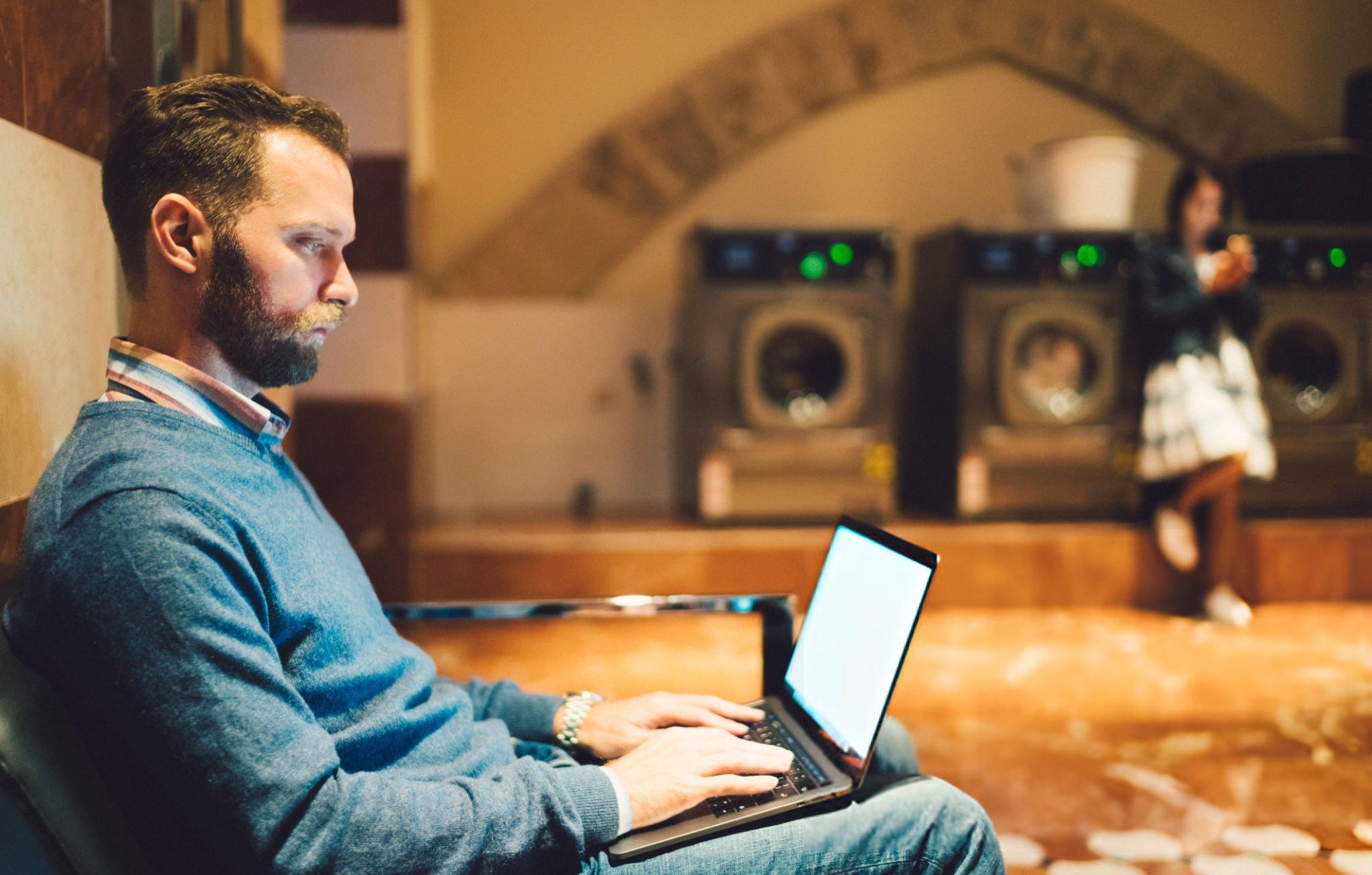 Geofencing ads for laundromats